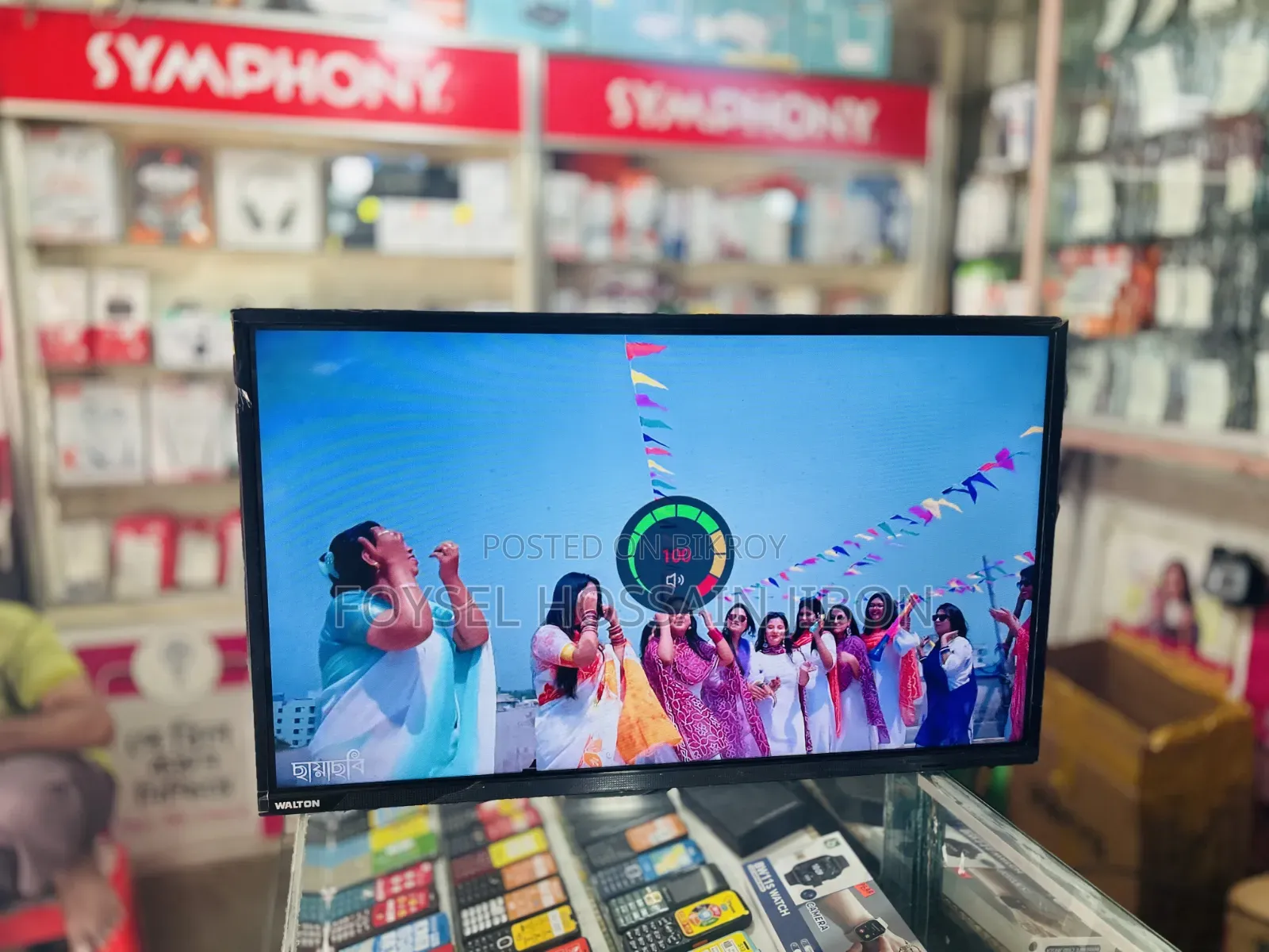 Walton Smart TV Like New Condition, With All Accessories