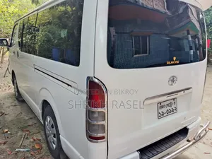 Toyota HiAce 2014 White