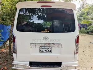 Toyota HiAce 2014 White
