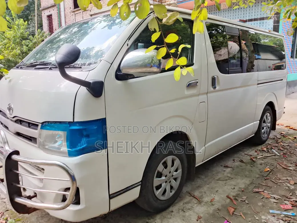 Toyota HiAce 2014 White