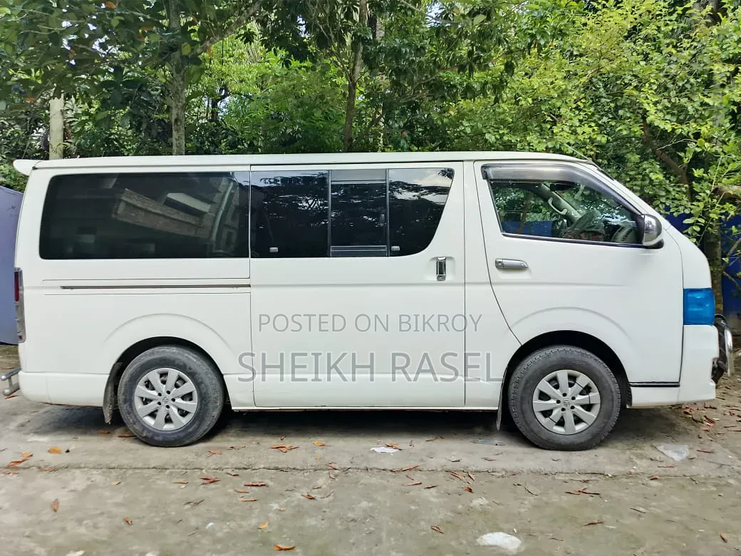 Toyota HiAce 2014 White