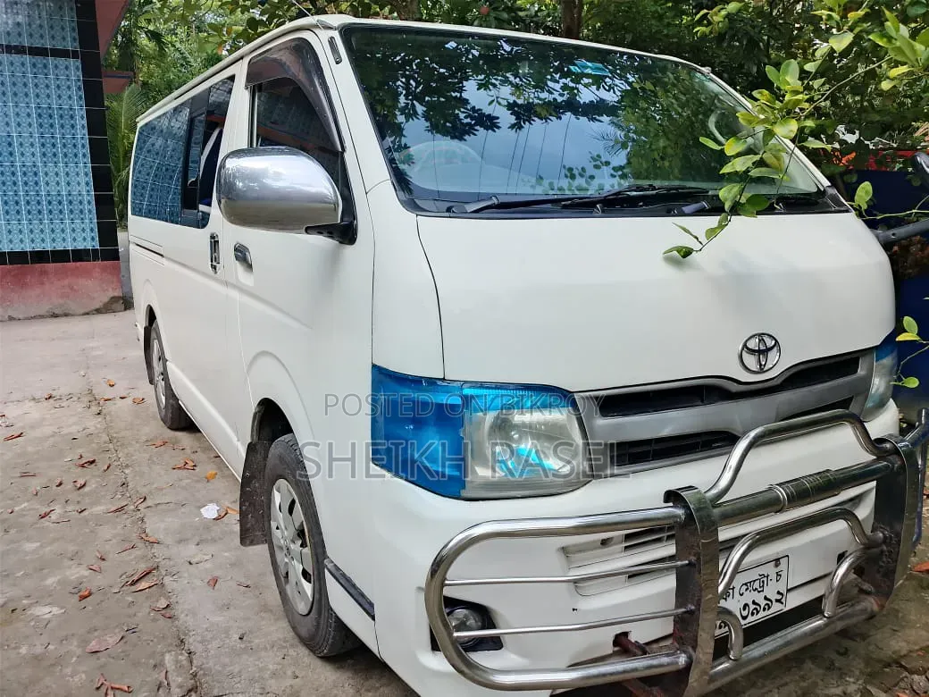 Toyota HiAce 2014 White