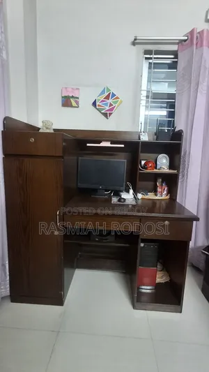 কম্পিউটার টেবিল