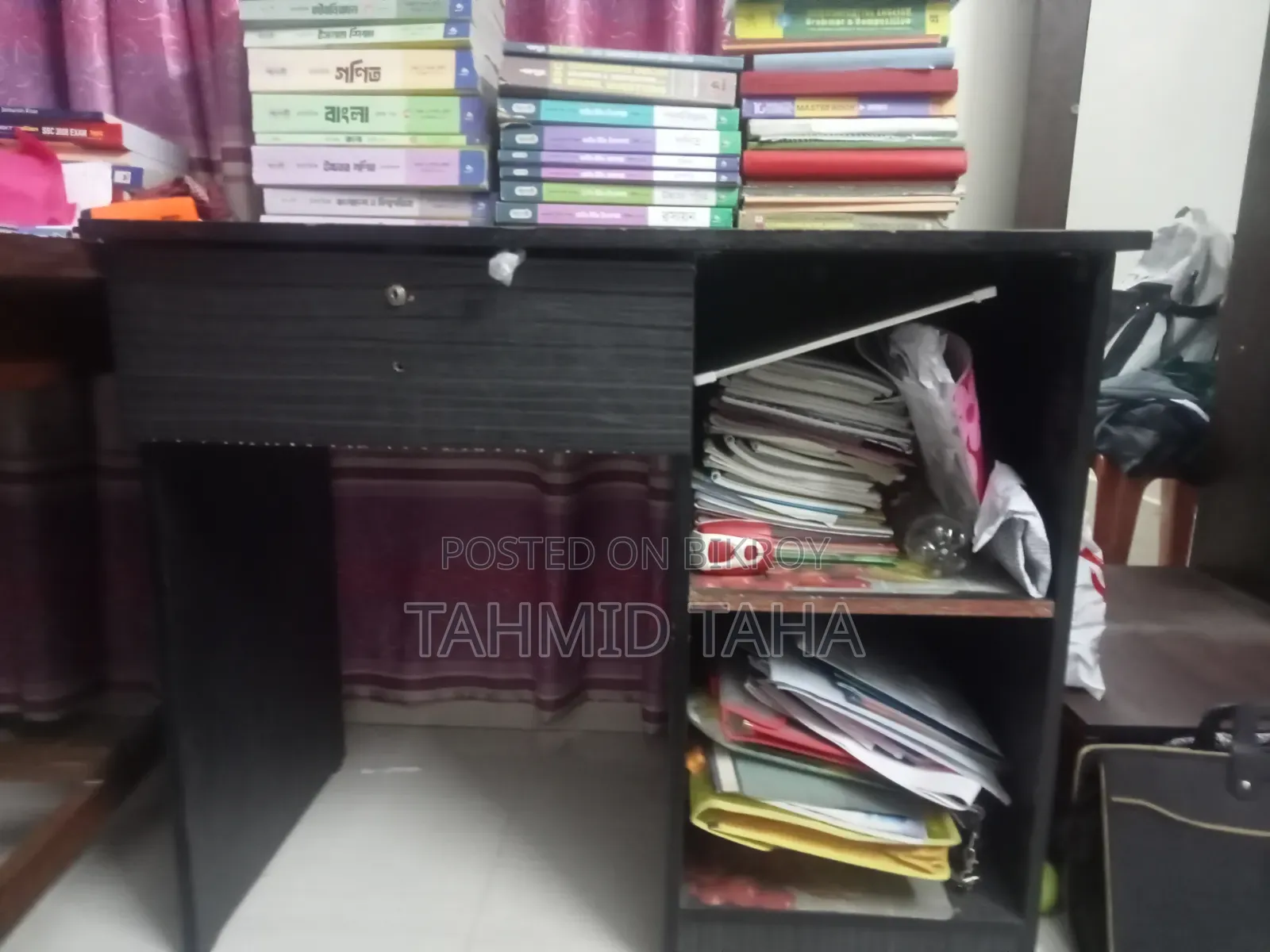 স্টাডি টেবিল