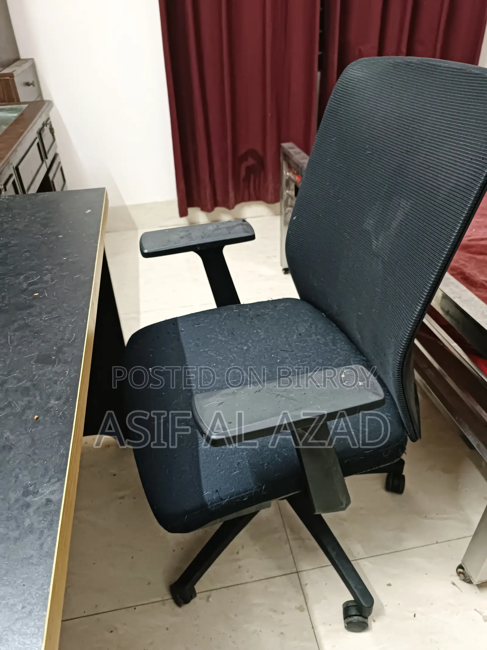 টেবিল চেয়ার
