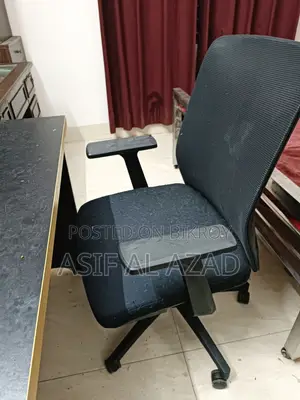 টেবিল চেয়ার