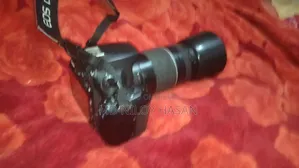 1200D Camera with Zoom Lens for Sale