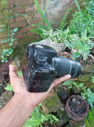 Canon 1000d DSLR Camera With 300mm Zoom Lense