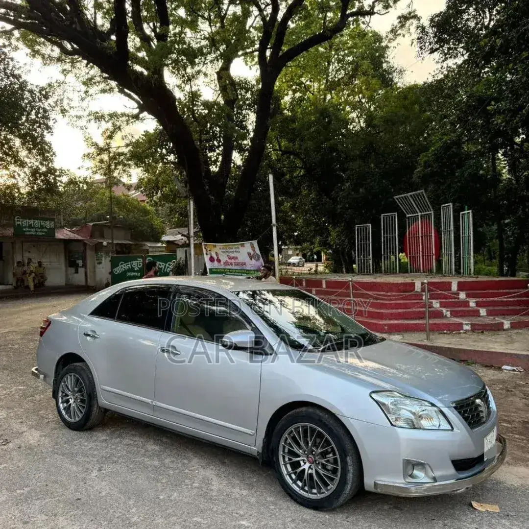 টয়োটা প্রিমিও ১.৫ এফডব্লিউডি ২০১৩ রূপালী