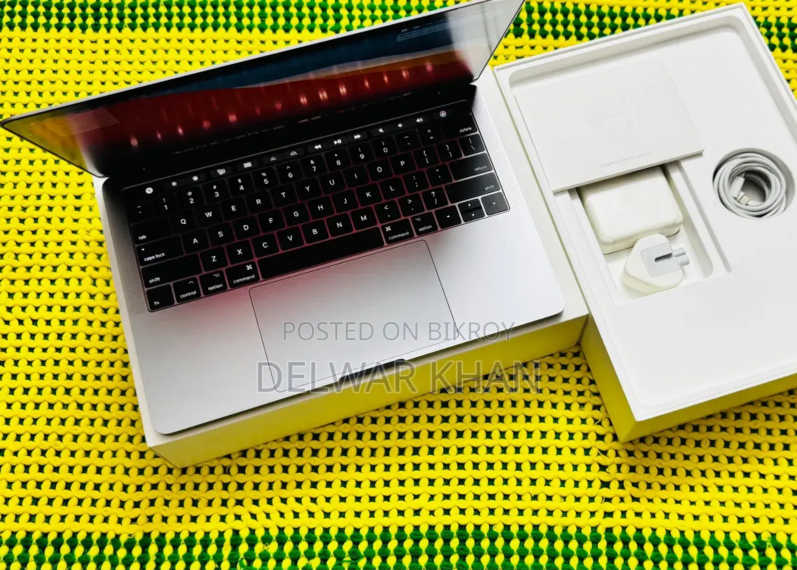 New Laptop Apple MacBook Pro 2017 8GB Intel Core I5 SSD 512GB