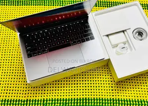 New Laptop Apple MacBook Pro 2017 8GB Intel Core I5 SSD 512GB