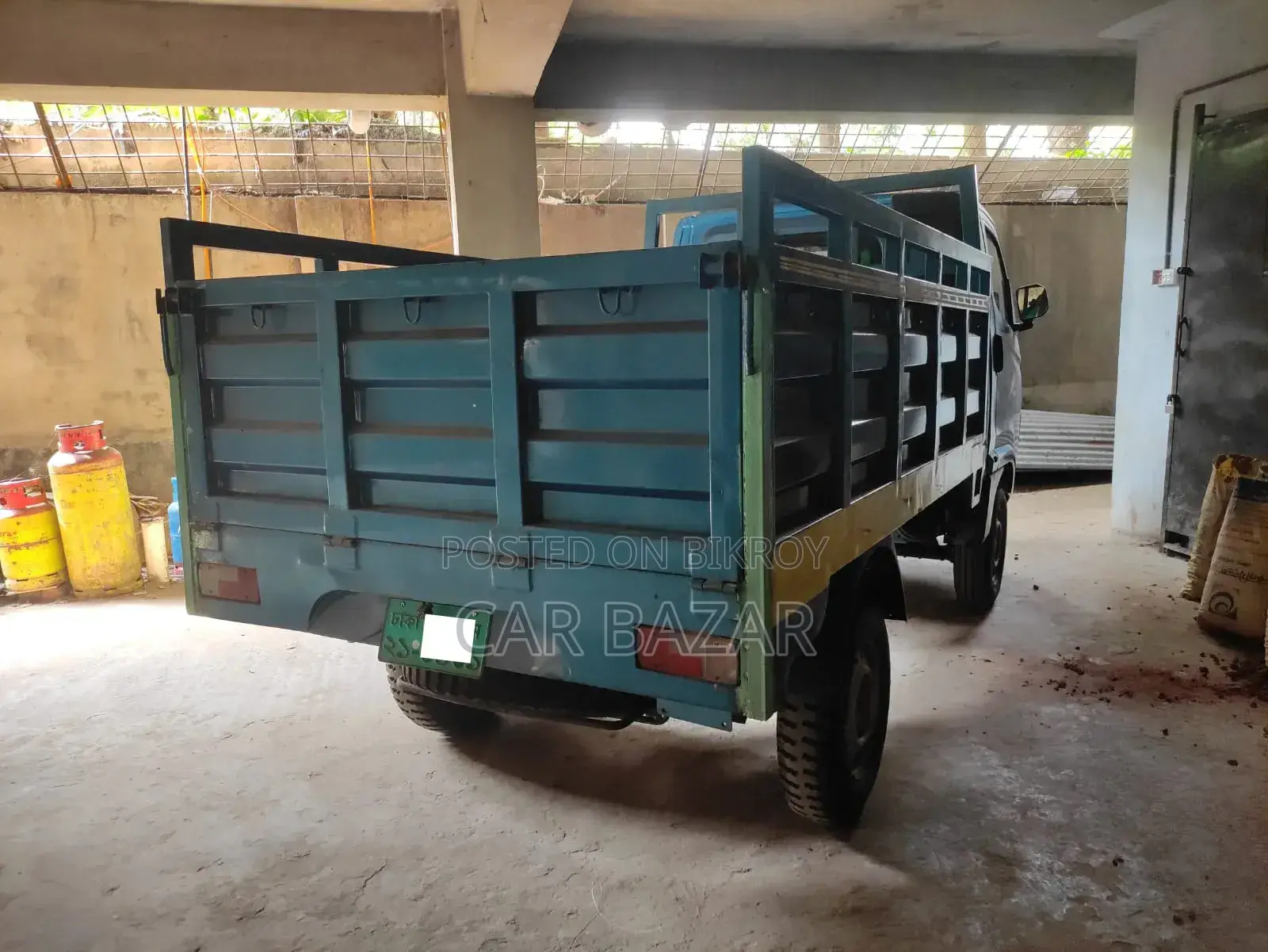 Tata Intra