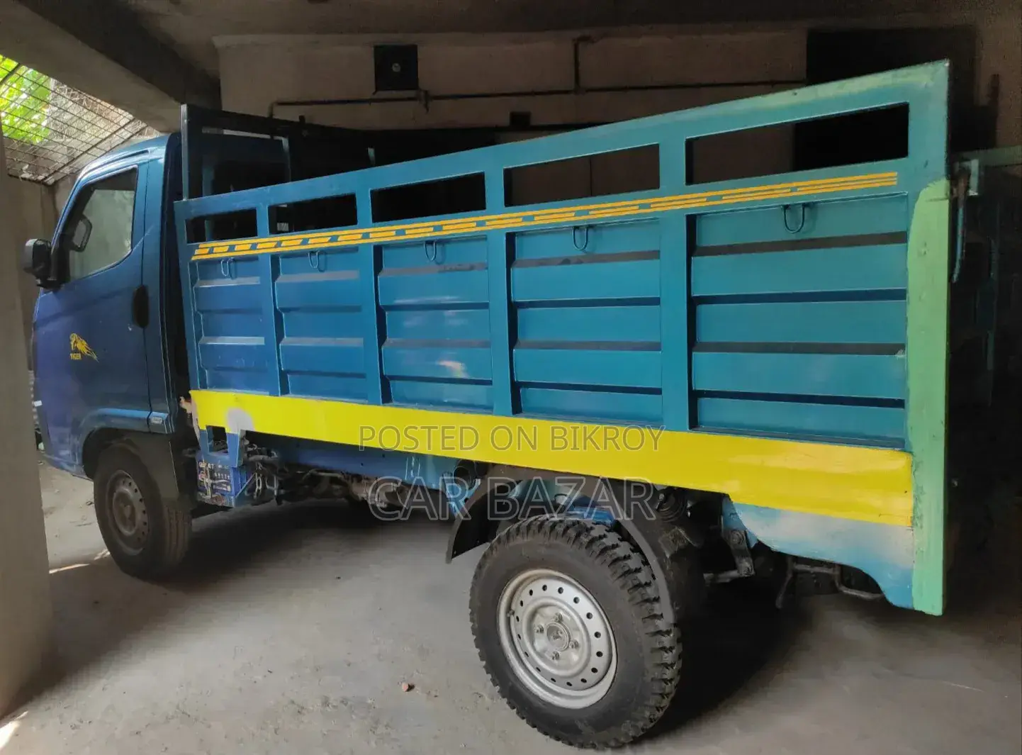 Tata Intra