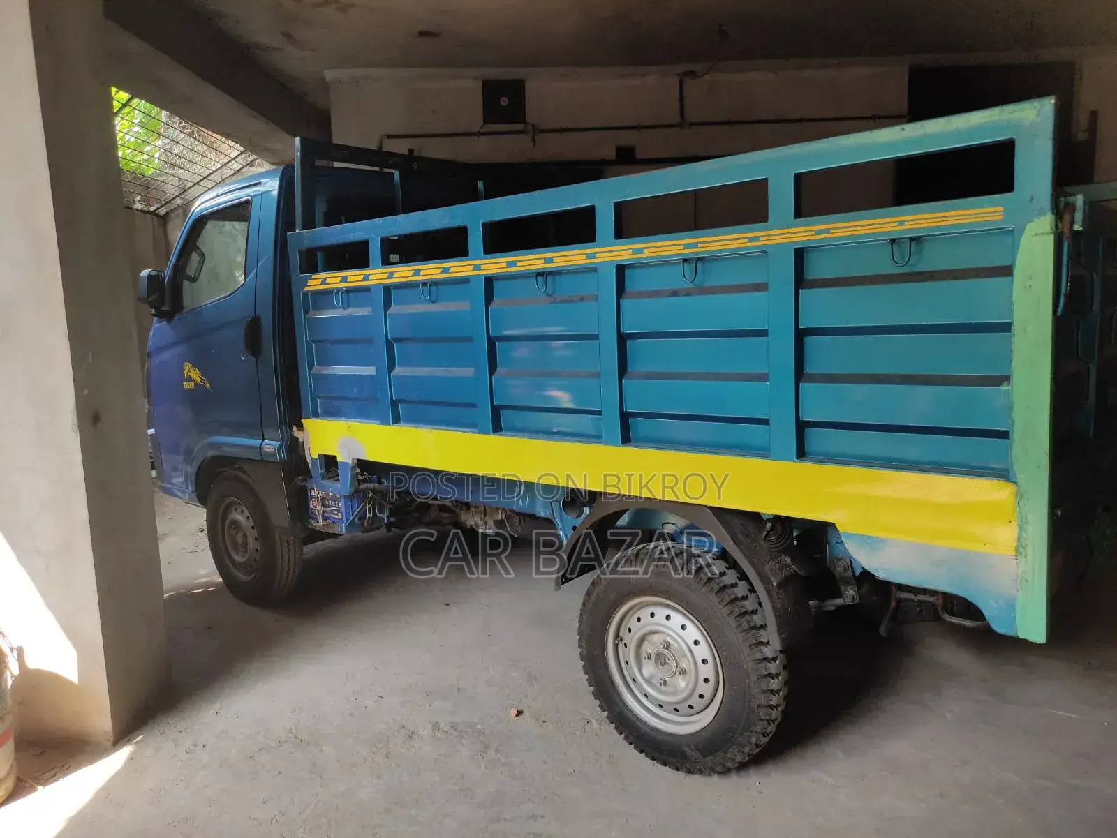 Tata Intra