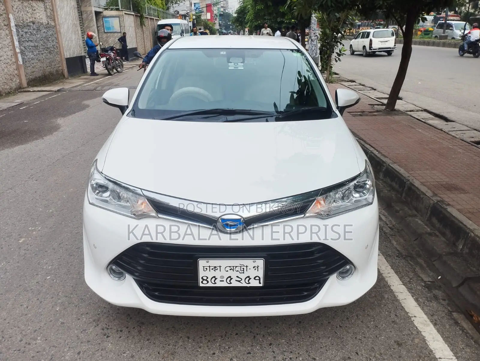 Toyota Corolla Fielder 1.5 Hybrid FWD 2015 White