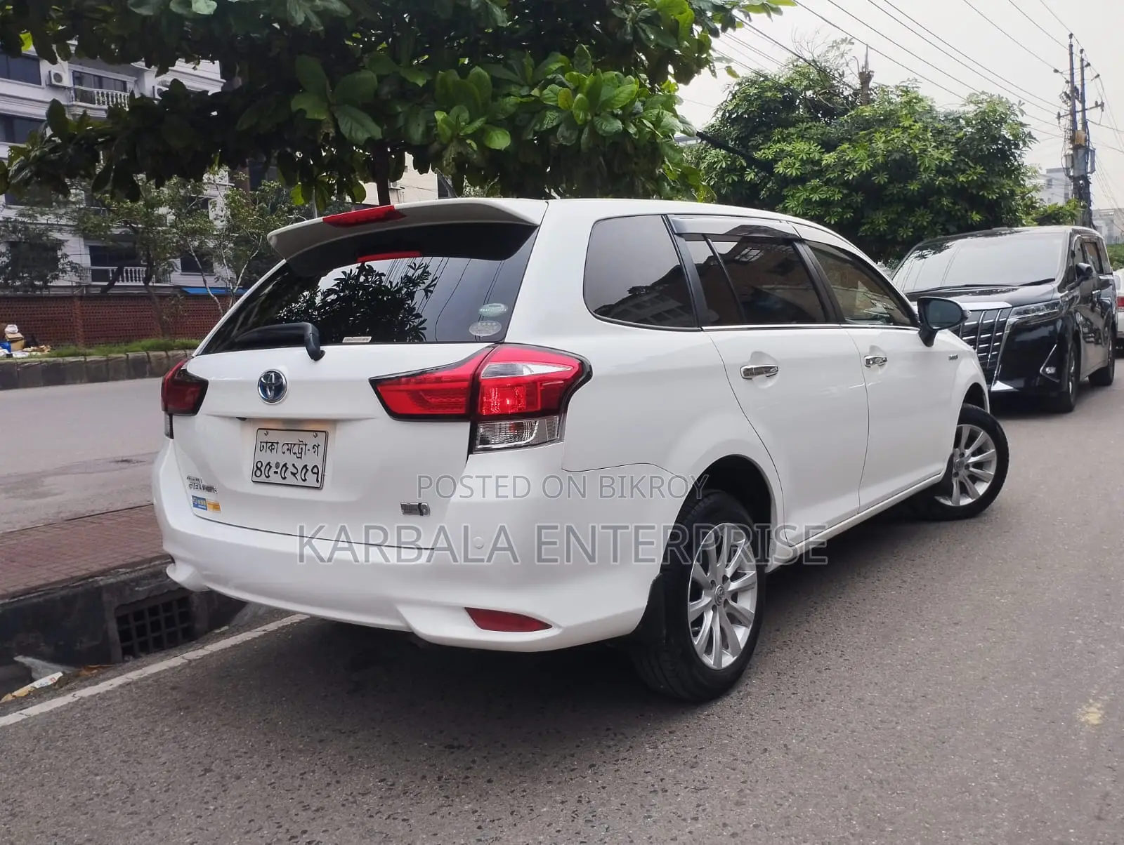 Toyota Corolla Fielder 1.5 Hybrid FWD 2015 White