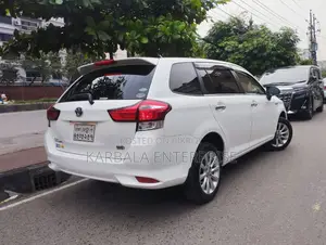 Toyota Corolla Fielder 1.5 Hybrid FWD 2015 White