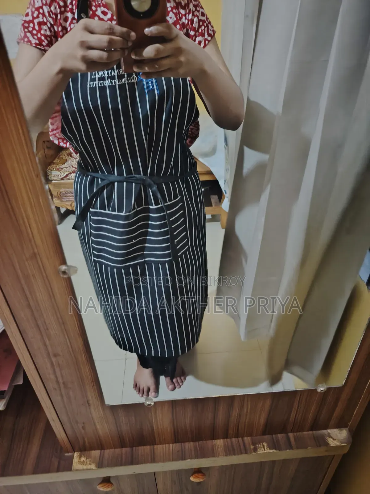 ব্ল্যাক হোয়াইট স্ট্রাইপ অ্যাপ্রন