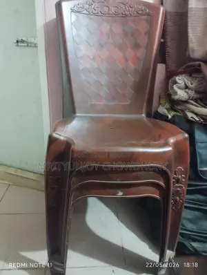 প্লাস্টিক টেবিল ও ৩ টা চেয়ার