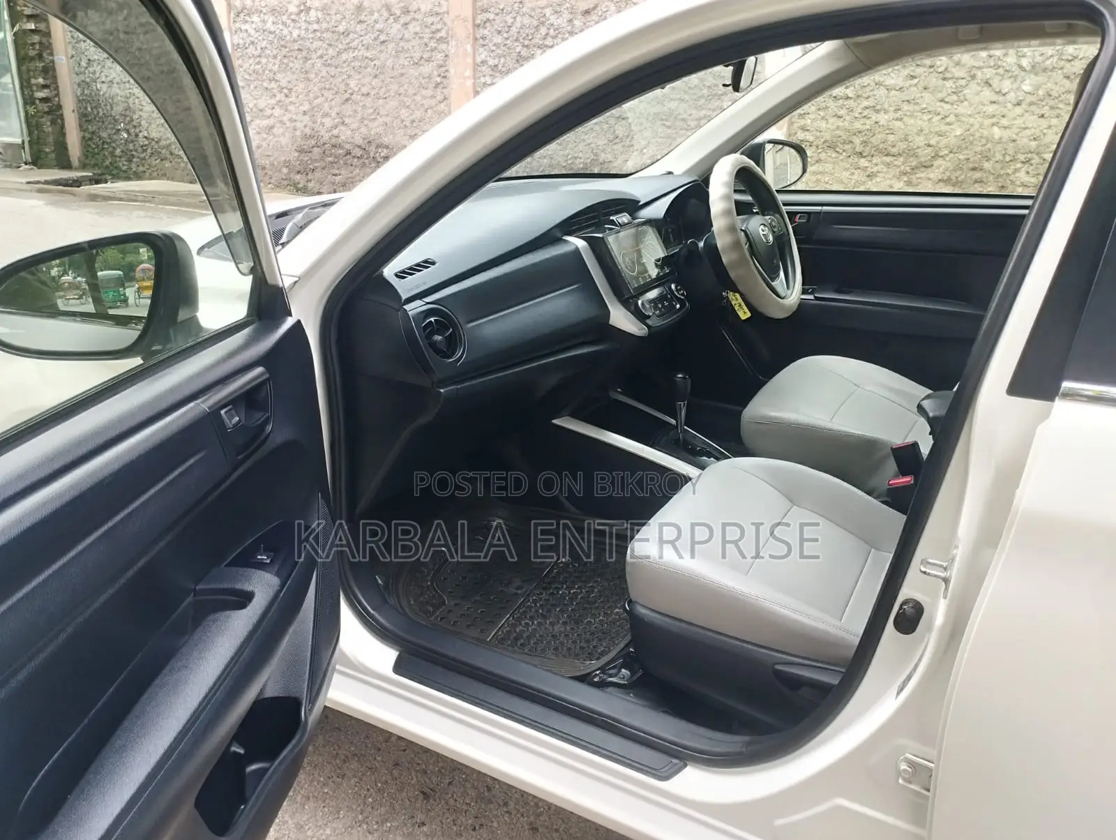 Toyota Corolla Fielder 1.5 Hybrid FWD 2015 White