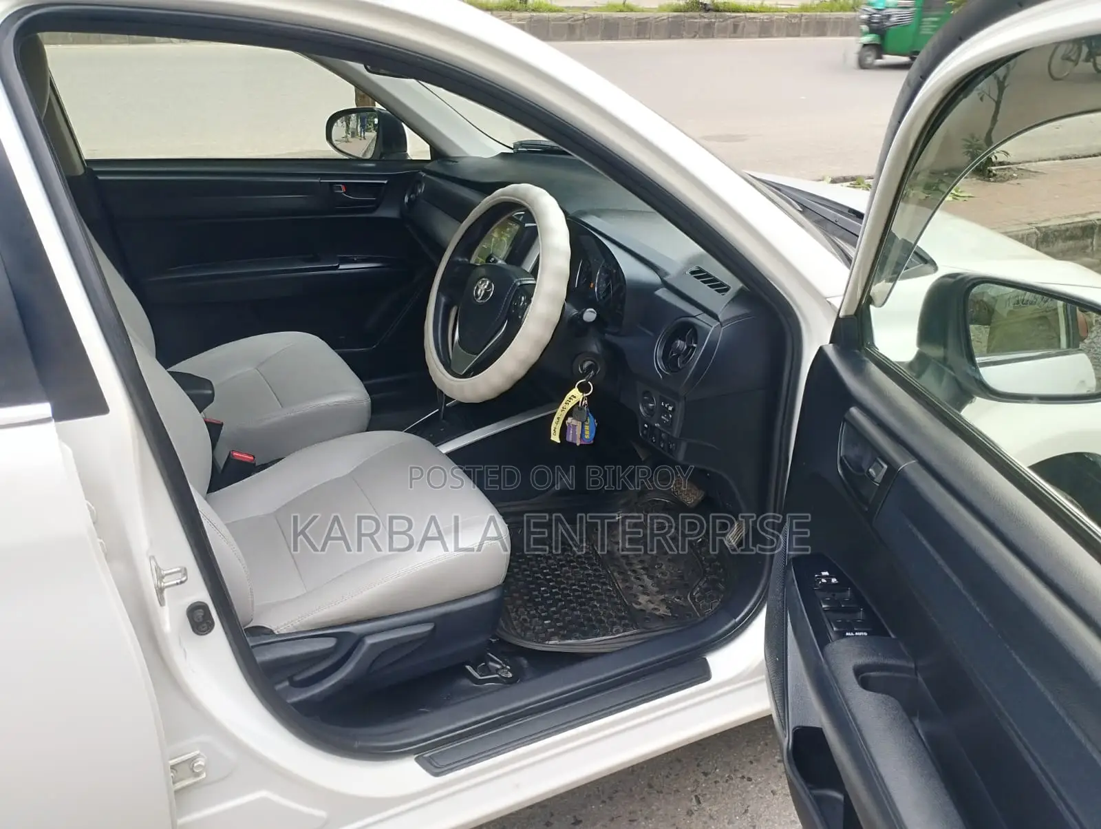 Toyota Corolla Fielder 1.5 Hybrid FWD 2015 White