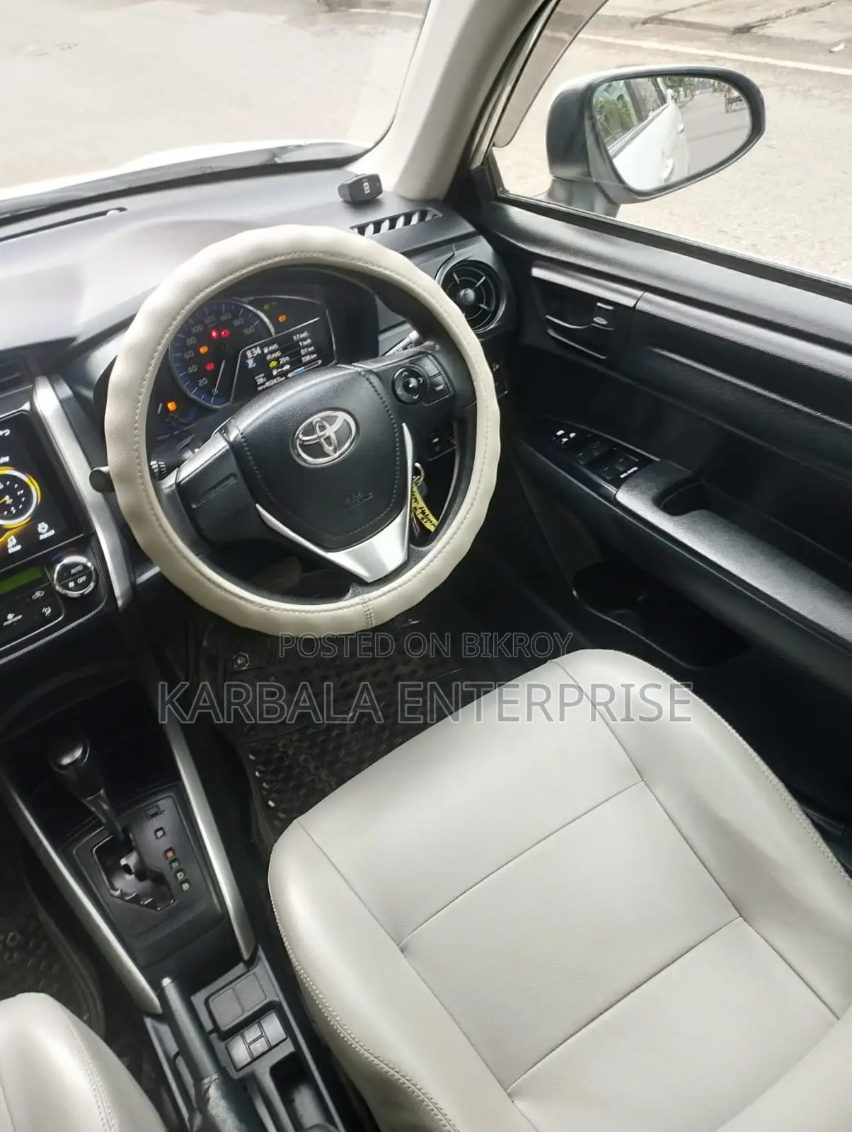 Toyota Corolla Fielder 1.5 Hybrid FWD 2015 White