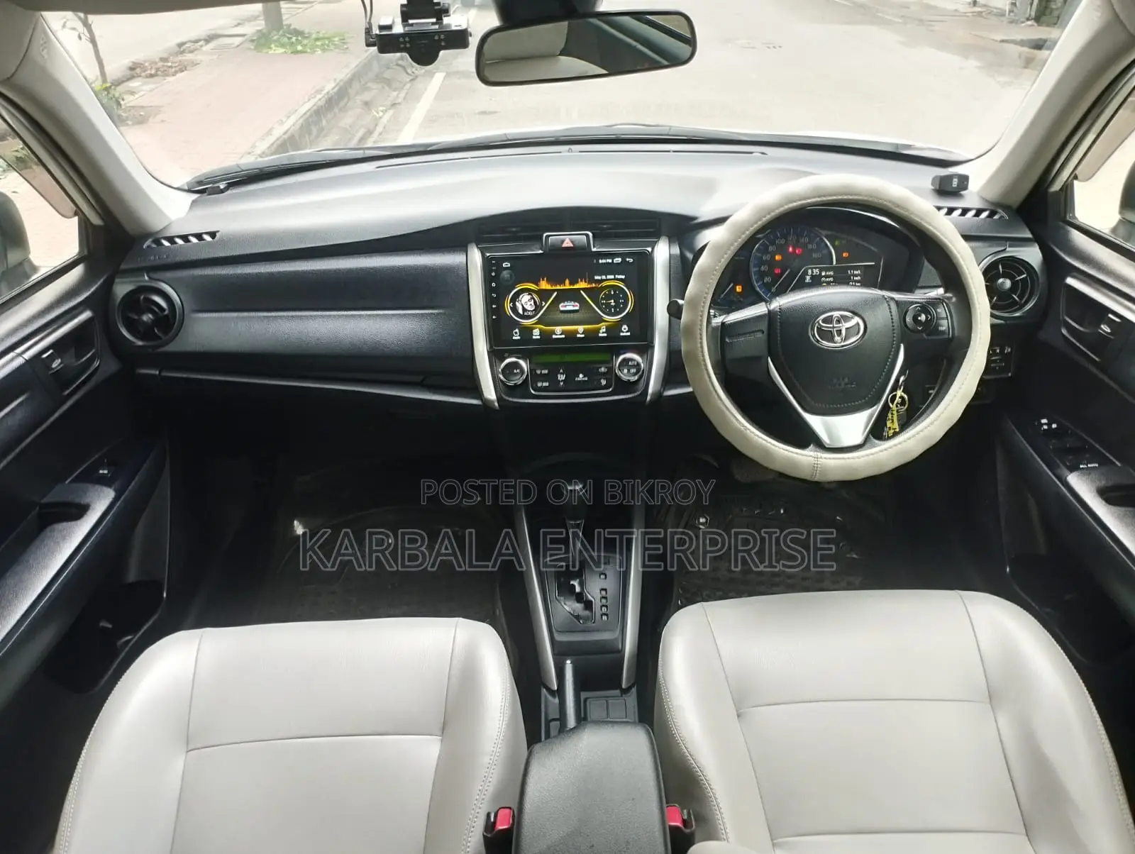 Toyota Corolla Fielder 1.5 Hybrid FWD 2015 White