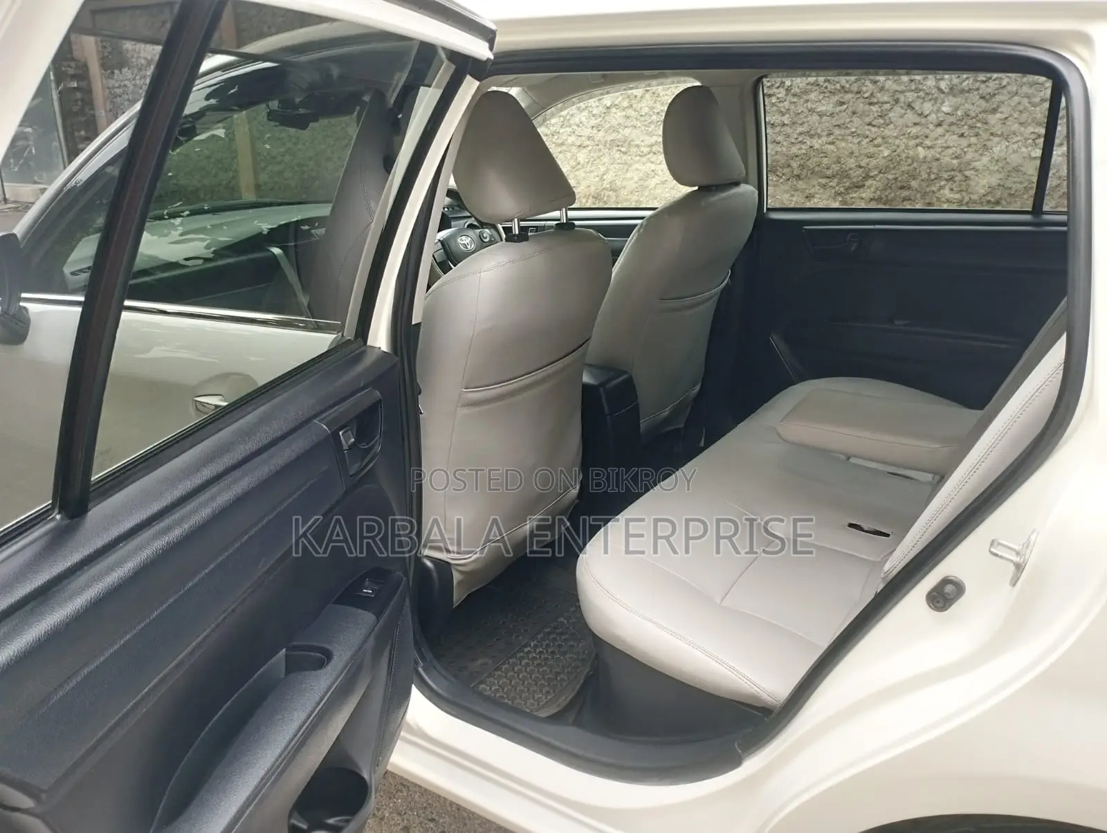 Toyota Corolla Fielder 1.5 Hybrid FWD 2015 White