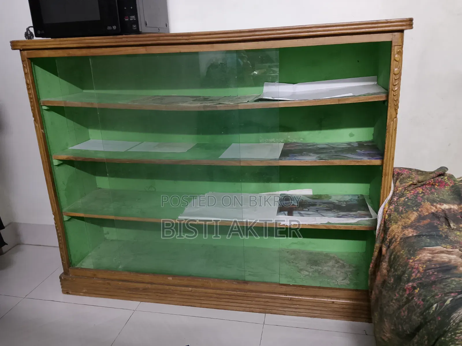 ছকেস ড্রেসিং টেবিল