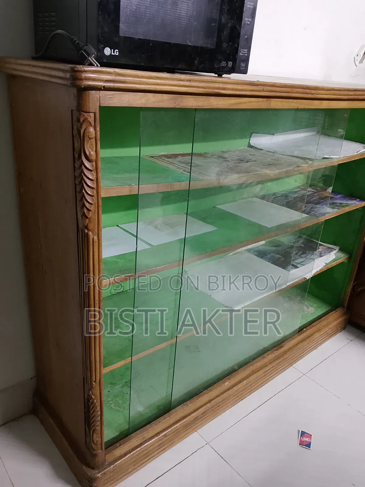 ছকেস ড্রেসিং টেবিল