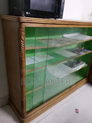 ছকেস ড্রেসিং টেবিল