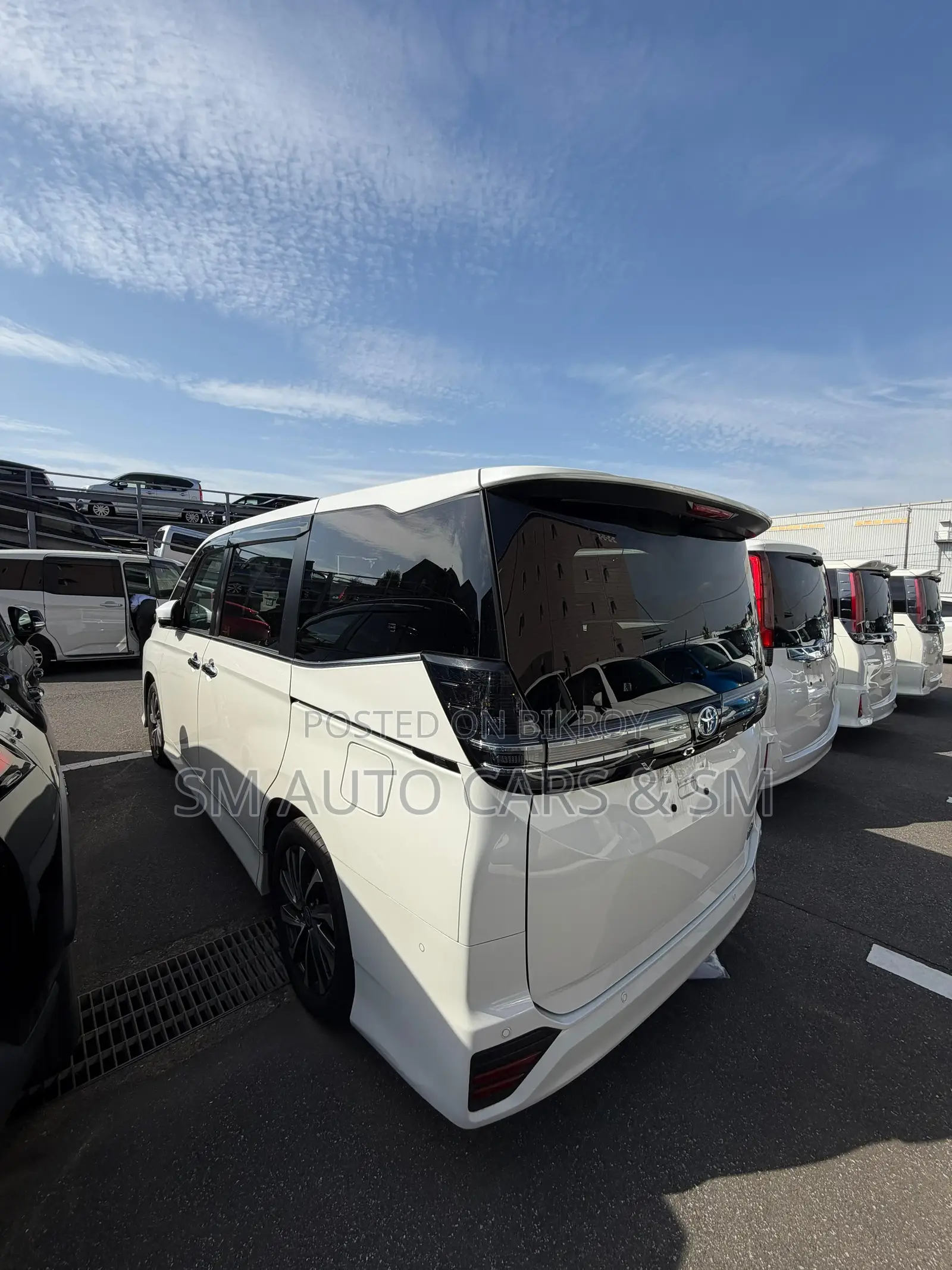 Toyota Voxy 2023 Pearl