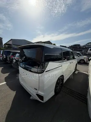 Toyota Voxy 2023 Pearl