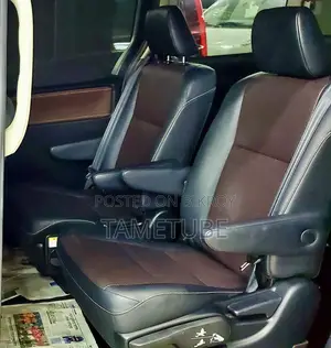 Toyota Esquire 1.8 FWD Hybrid (7 Seater) 2015 Black