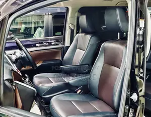 Toyota Esquire 1.8 FWD Hybrid (7 Seater) 2015 Black