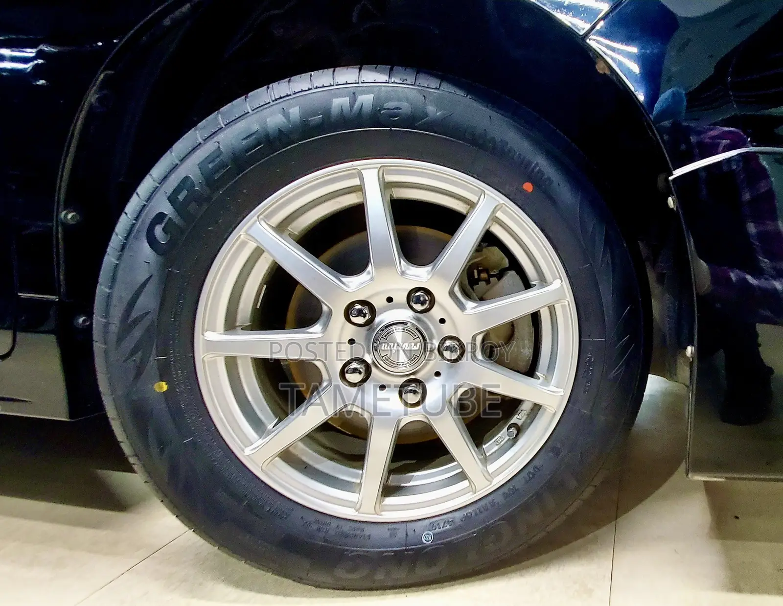 Toyota Esquire 1.8 FWD Hybrid (7 Seater) 2015 Black