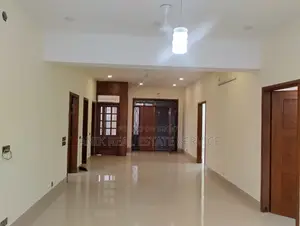 বনানীর অনিক রিয়েল এস্টেটে ৩ বেডরুমের অ্যাপার্টমেন্ট ভাড়া হবে