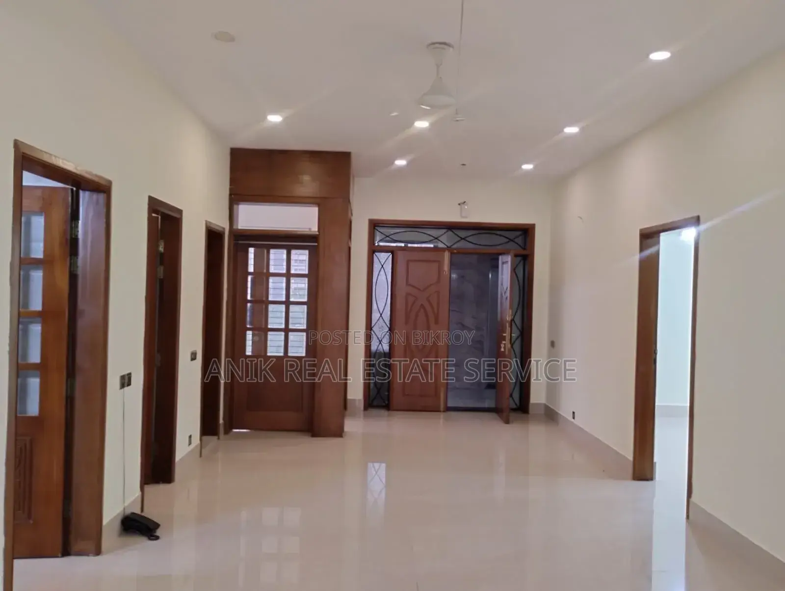 বনানীর অনিক রিয়েল এস্টেটে ৩ বেডরুমের অ্যাপার্টমেন্ট ভাড়া হবে