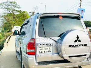 Mitsubishi Pajero 2003 Silver