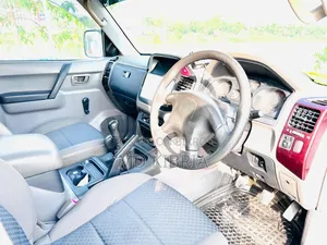 Mitsubishi Pajero 2003 Silver