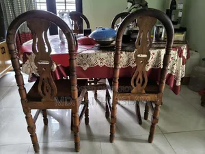 সেগুন কাঠের তৈরি ডাইনিং টেবিল ও চেয়ার