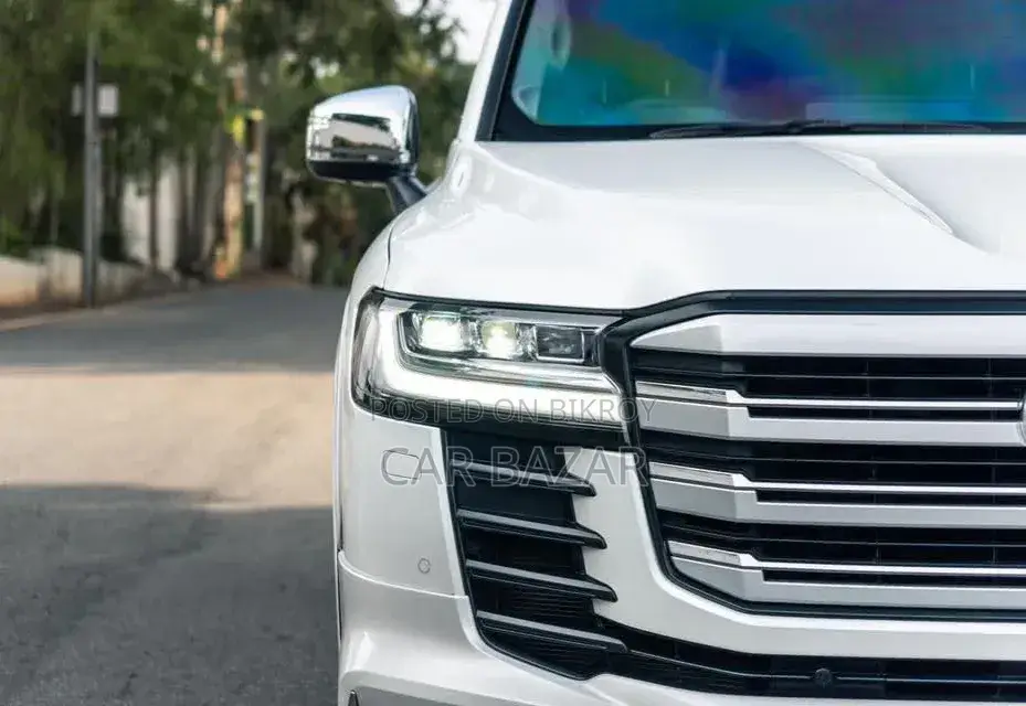 টয়োটা ল্যান্ড ক্রুজার LC300 ২০২৩ হোয়াইট
