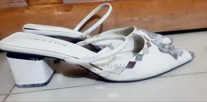 কিছু উন্নত মানের জুতো বিক্রয় হবে