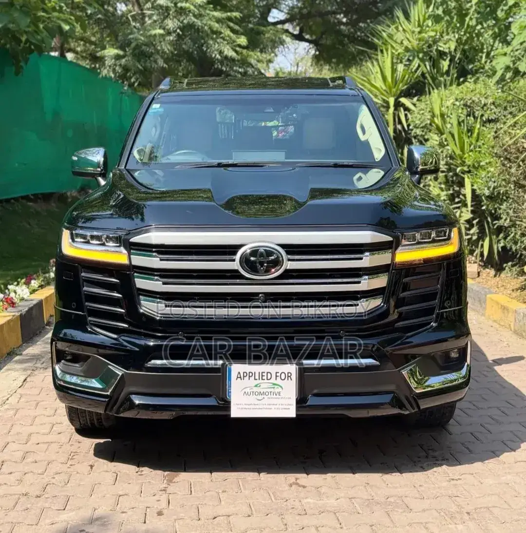 Toyota Land Cruiser LC300 2023 Black