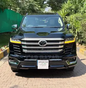 Toyota Land Cruiser LC300 2023 Black