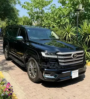 Toyota Land Cruiser LC300 2023 Black
