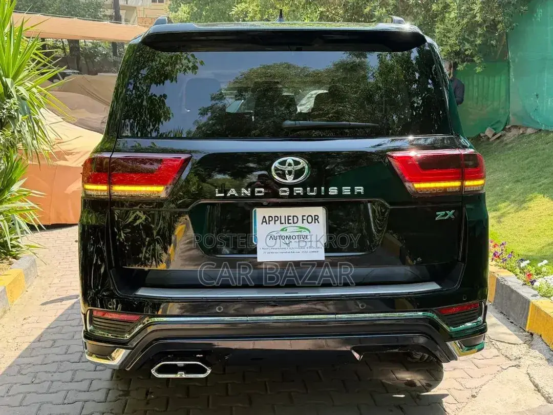 Toyota Land Cruiser LC300 2023 Black