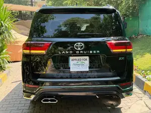 Toyota Land Cruiser LC300 2023 Black