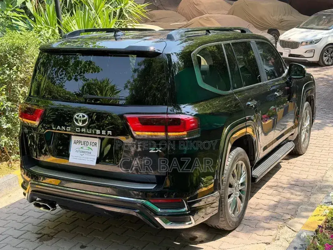 Toyota Land Cruiser LC300 2023 Black