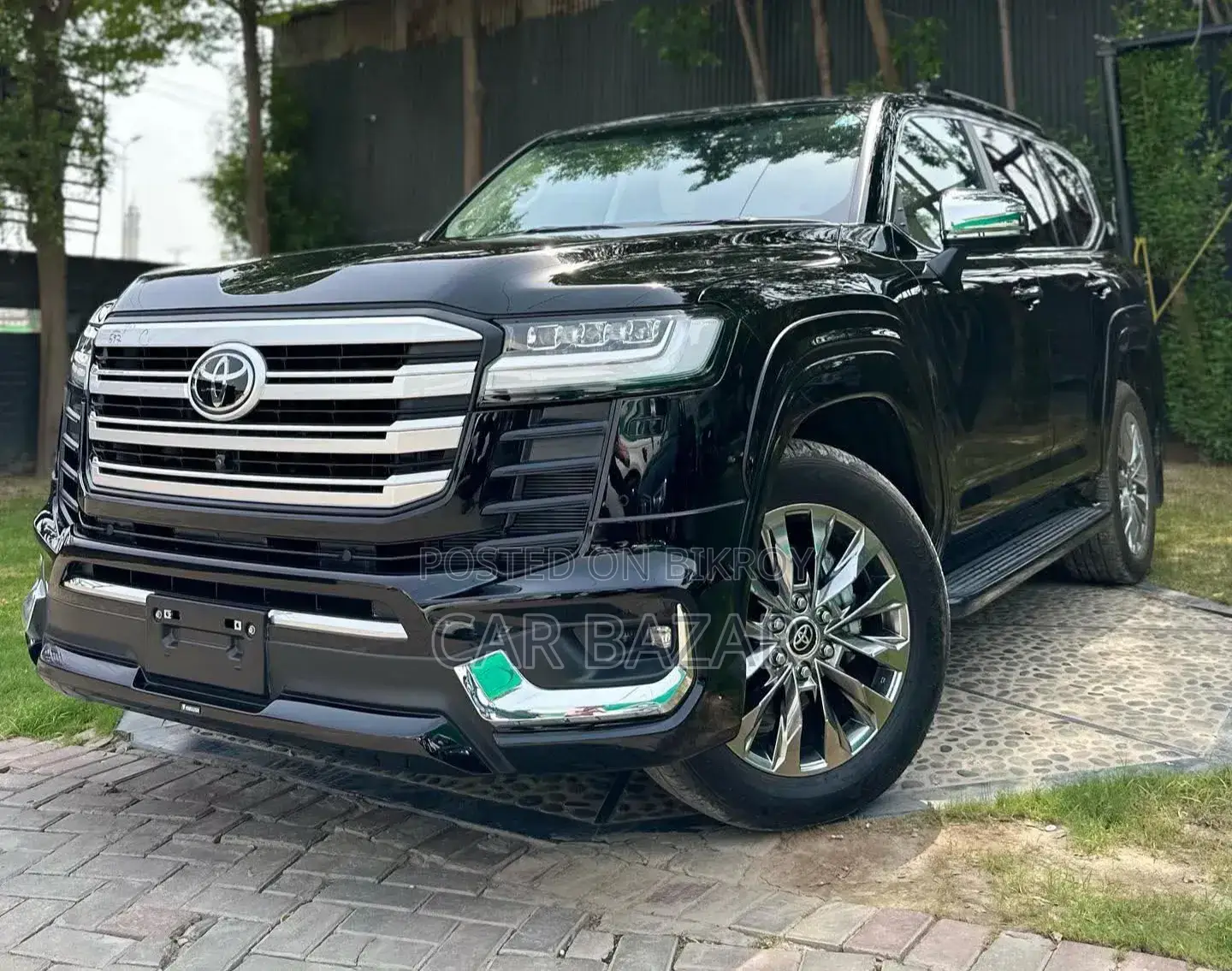 Toyota Land Cruiser LC300 2023 Black